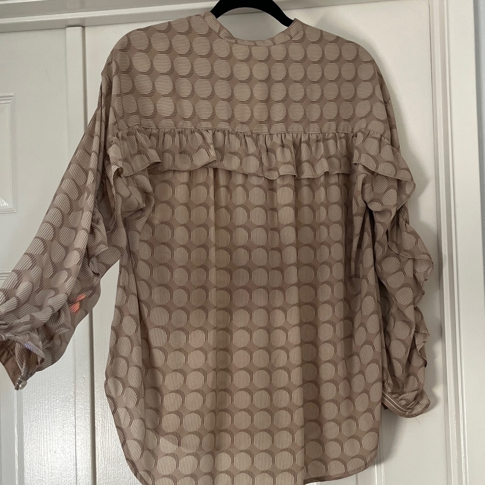 Max Studio Tan 3/4 Sleeve Button Down Blouse